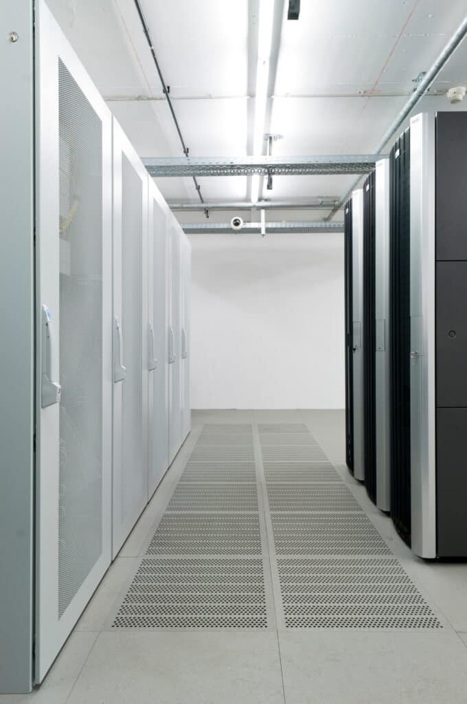 IT EDV Raum mit Server Schränken